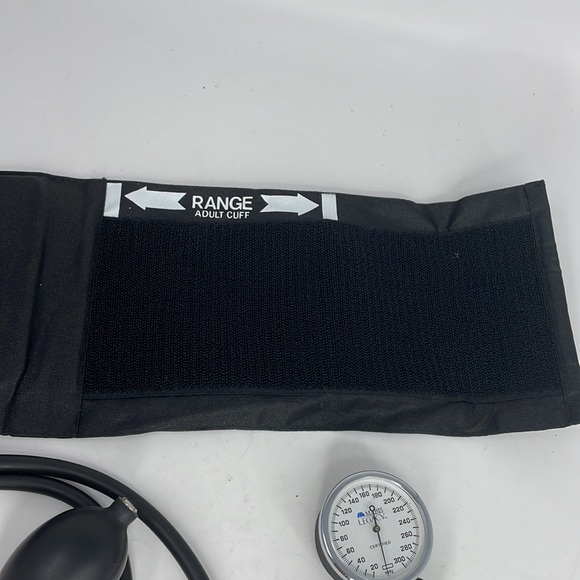 Mabis LEGACY Aneroid Sphygmomanometer with Black Nylon Cuff-ADULT - - Picture 4 of 12